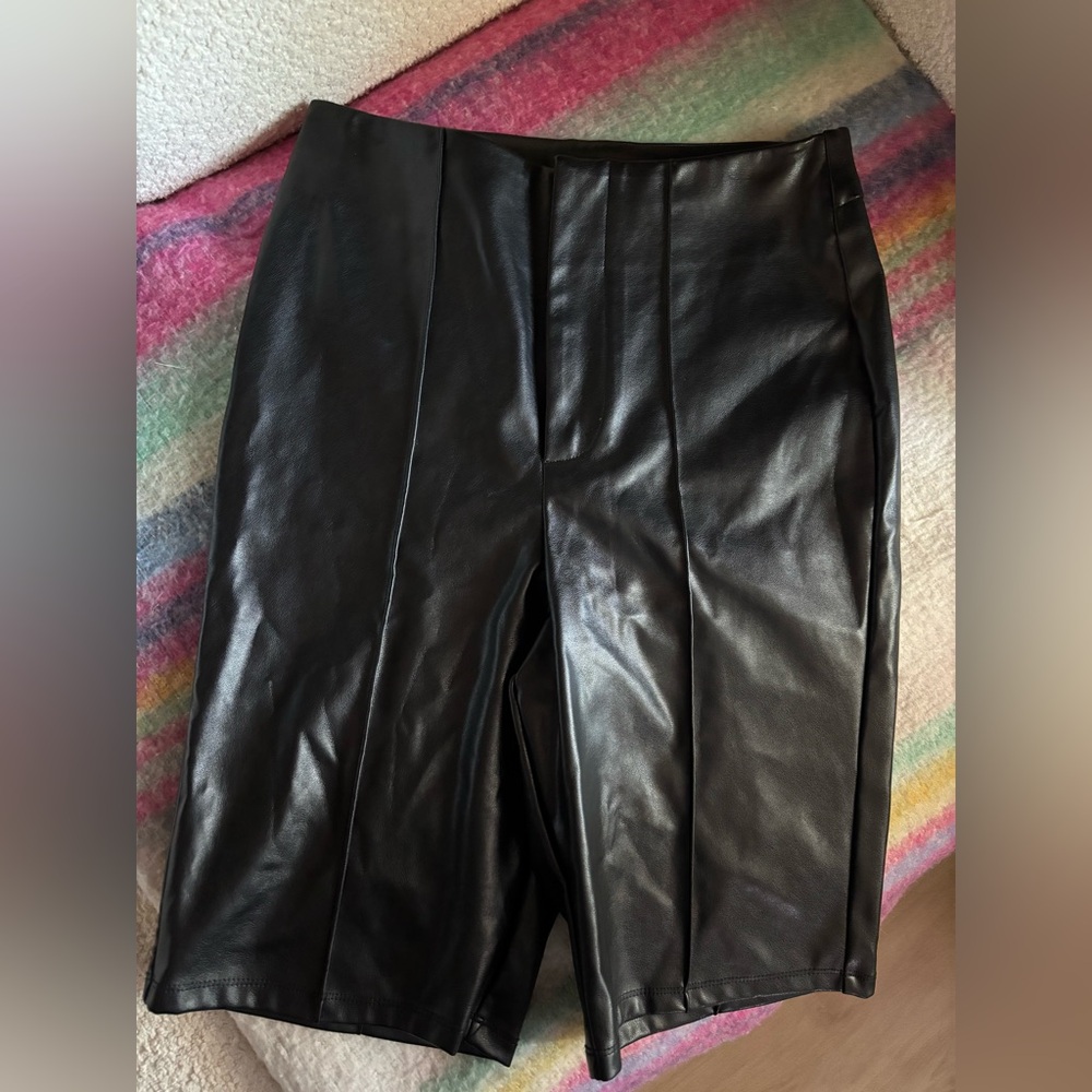 Good American Better Than‎ Leather Bike Shorts - Picture 6 of 8